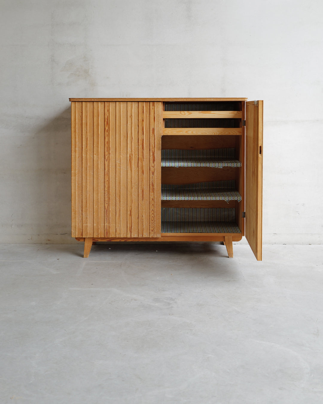 Goran Malmvall model 810 cabinet, vintage design piece, in AM Designs showroom, Antwerpen