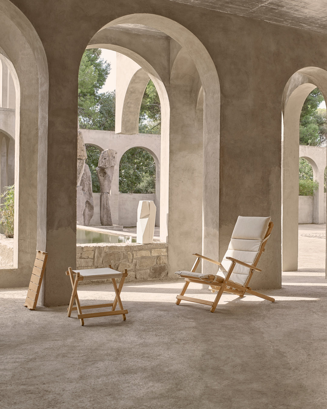 BM5768 Footstool/side table, outdoor seating, in AM Designs showroom, Antwerpen