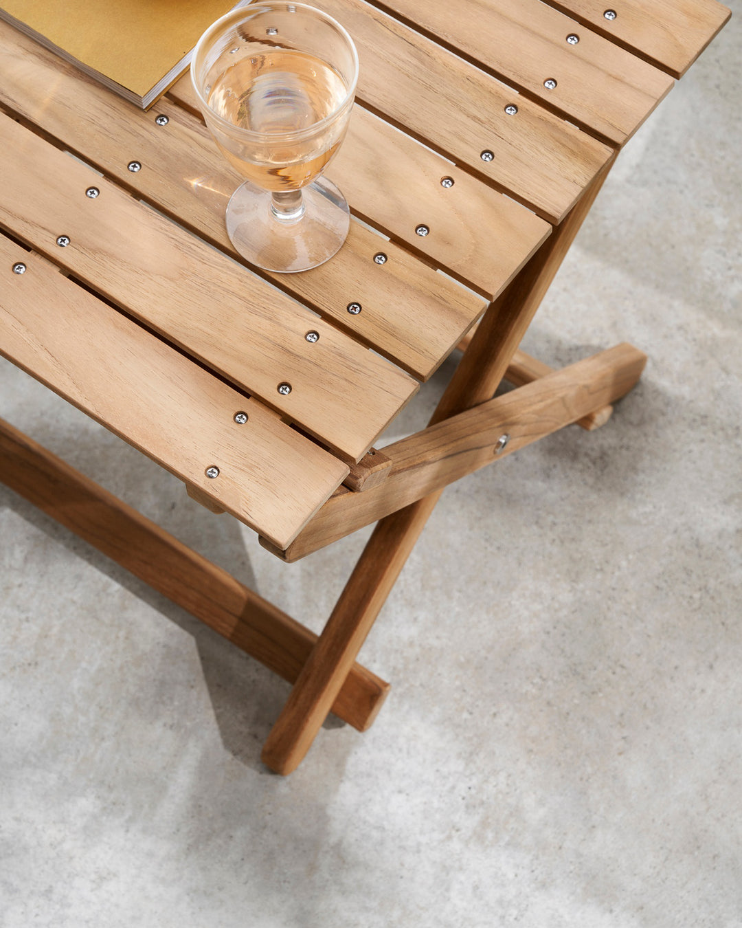 BM5868 Side table, outdoor design, in AM Designs showroom, Antwerpen