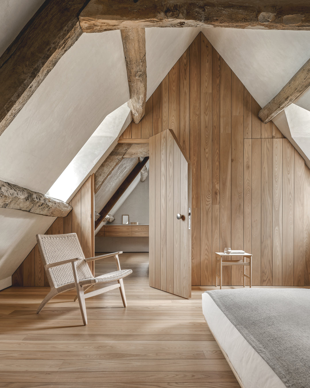 Wegner CH25 chair, in AM Designs showroom, Antwerpen