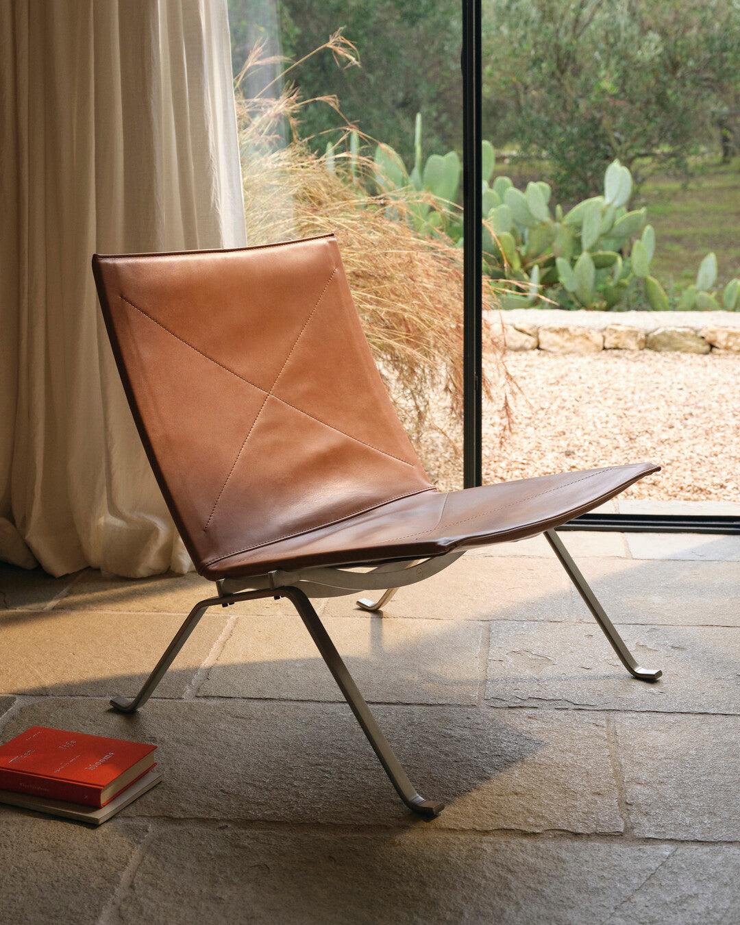 PK22 Chair Grace Walnut, in AM Designs showroom, Antwerpen