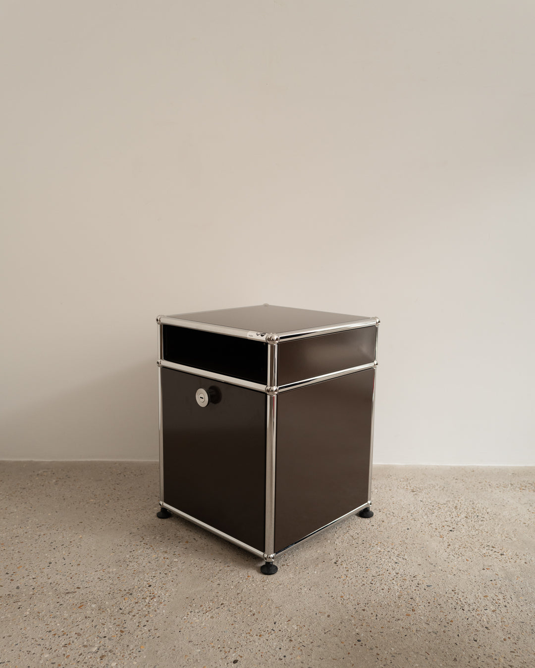 USM Haller bedside cabinet brown, in AM Designs showroom, Antwerpen