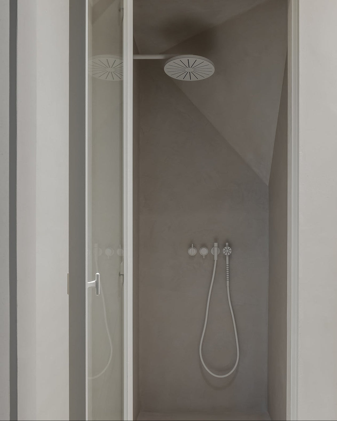 Built-in shower mixer with diverter, in AM Designs showroom, Antwerpen