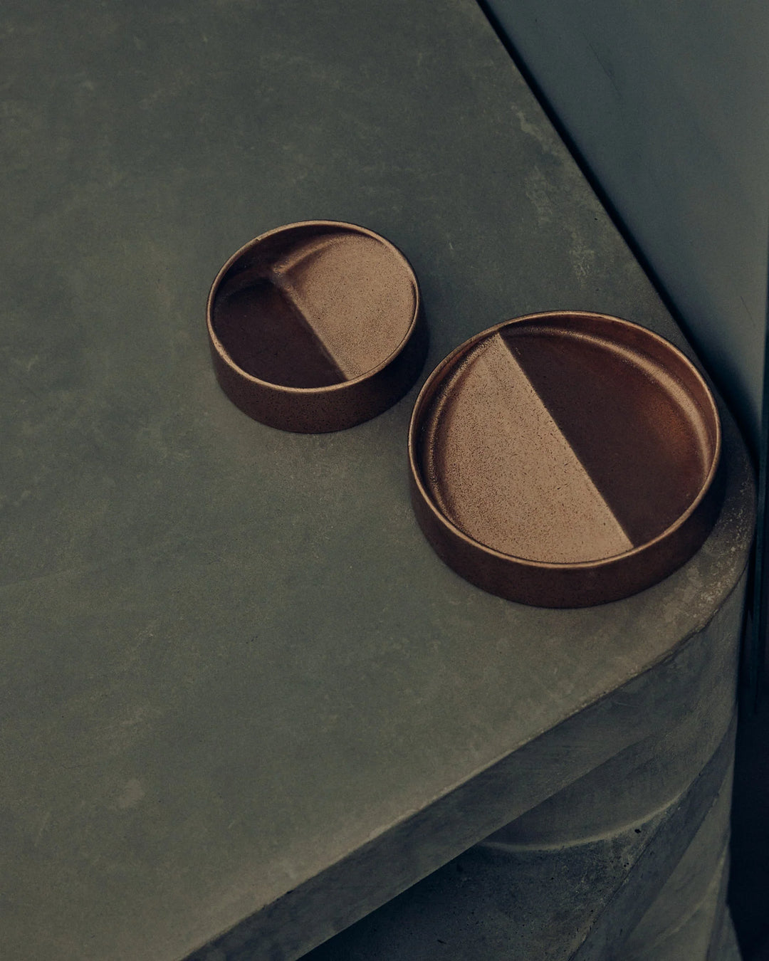 Vide Poche Rond Bronze, in AM Designs showroom, Antwerpen